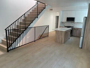 1376 Edgecliffe Dr in Los Angeles, CA - Building Photo - Building Photo