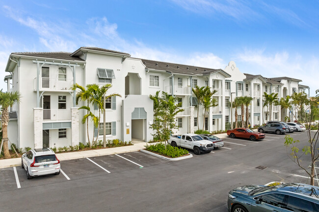 Elan Polo Gardens in Lake Worth, FL - Building Photo - Building Photo