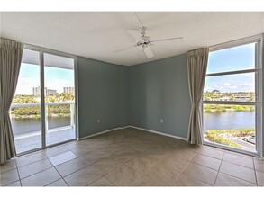 20505 E Country Club Dr, Unit 431 in Aventura, FL - Building Photo - Building Photo