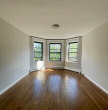 11 Alton Pl, Unit 2 in Brookline, MA - Foto de edificio - Building Photo