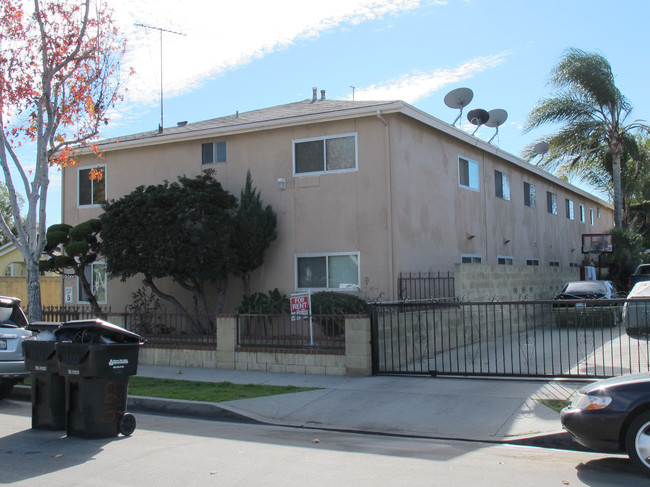 6822 Fry St in Bell Gardens, CA - Building Photo - Building Photo