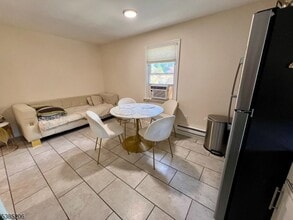 201 E 9th St in Plainfield, NJ - Foto de edificio - Building Photo