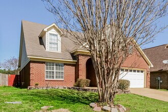 1118 Greenwich Dr in Hernando, MS - Foto de edificio - Building Photo