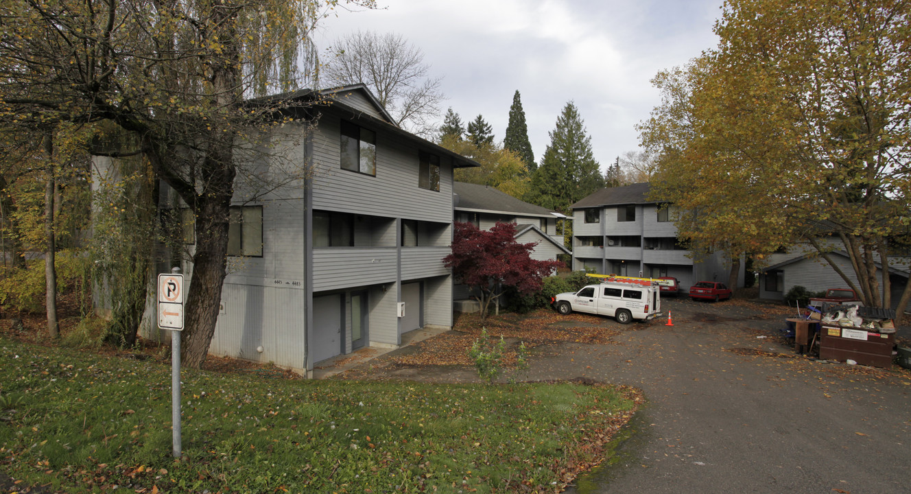 4445-4483 SW Garden Home Rd in Portland, OR - Building Photo