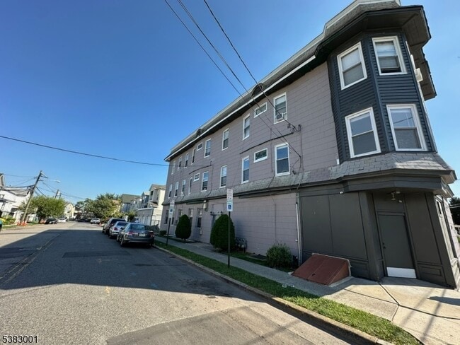 145 Smith St in Elizabeth, NJ - Foto de edificio - Building Photo