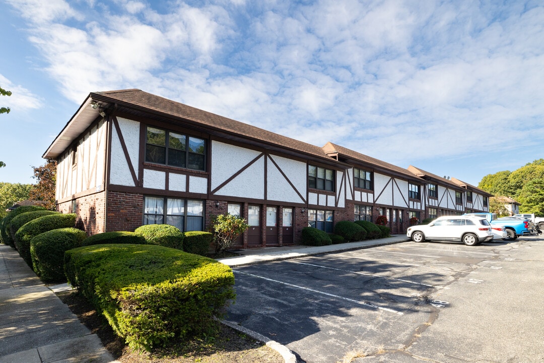 Hidden Meadows Cooperative in Middle Island, NY - Building Photo