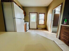 2222 Walnut St, Unit #1 in Cedar Falls, IA - Foto de edificio - Building Photo