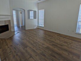 15938 Timber Run Dr in Houston, TX - Building Photo