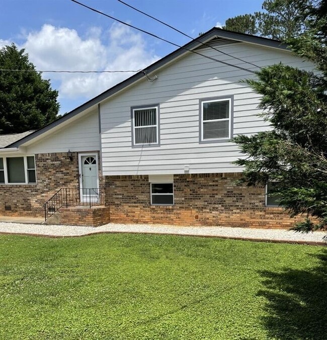 property at 3063 Claiborne Dr NW