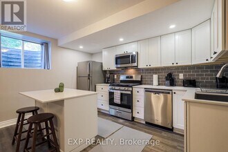 1861 Arizona Ave in Ottawa, ON - Building Photo - Building Photo