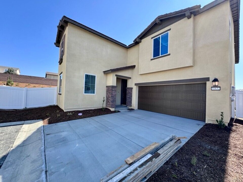 31632 Cobalite Dr in Winchester, CA - Building Photo