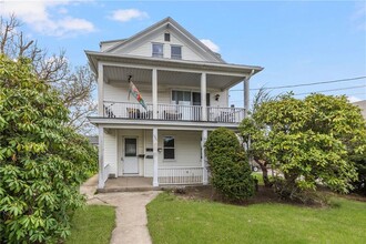 1561 Cranston St in Cranston, RI - Building Photo - Building Photo