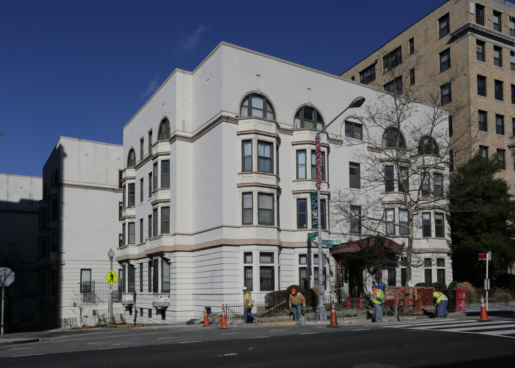 1669 Columbia Rd NW in Washington, DC - Building Photo