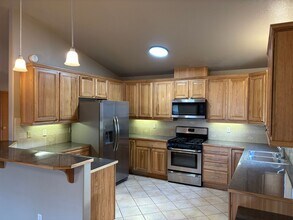 2825 SW Volcano Ct in Redmond, OR - Building Photo - Building Photo