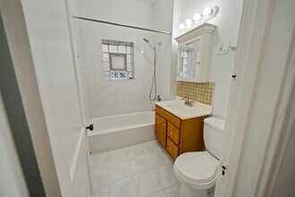 2325 W Rice St in Chicago, IL - Building Photo - Building Photo