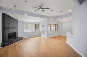 400 Kalmia Dr in Arlington, TX - Building Photo - Building Photo