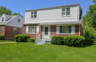 6921 Pin Oak Dr, Unit #2 in Cincinnati, OH - Building Photo