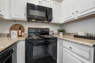 915-22nd 1/2 W 22 1/2 St in Austin, TX - Building Photo - Building Photo