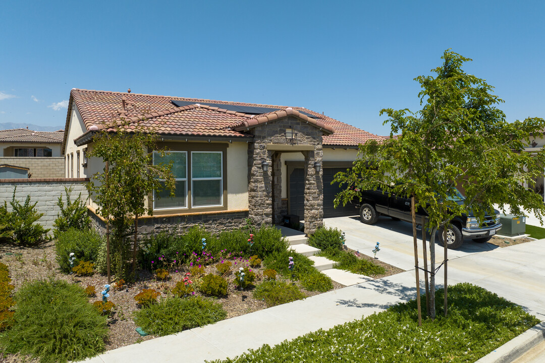 Lennar at Esperanza in Ontario, CA - Building Photo