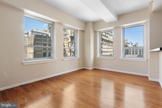 1425 Locust St, Unit 16A in Philadelphia, PA - Building Photo - Building Photo