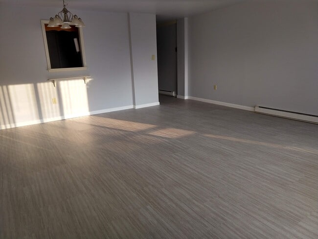 200 Highland Ave, Unit 411 in State College, PA - Foto de edificio - Building Photo