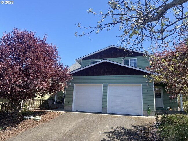 property at 419-421 Maxs Pl