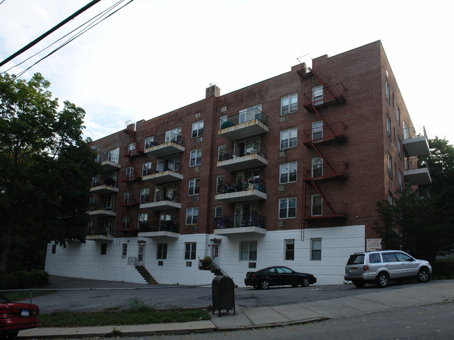 115 Lawton St in Yonkers, NY - Foto de edificio - Building Photo