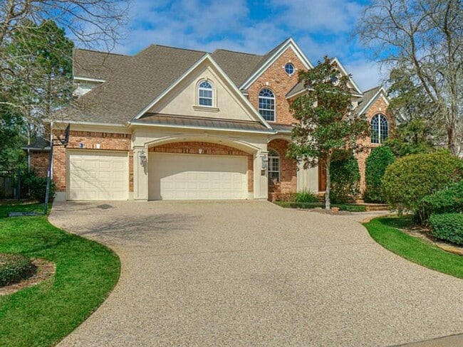 property at 127 E Bracebridge Cir
