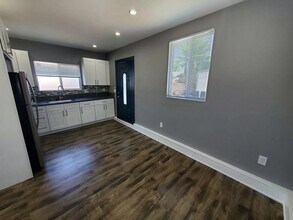 12803 Tonopah St in Arleta, CA - Foto de edificio - Building Photo