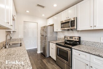 1121 Bluff Ave in North Las Vegas, NV - Foto de edificio - Building Photo