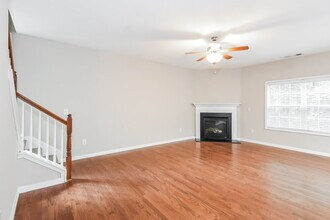 529 Crestmont Ln in Canton, GA - Foto de edificio - Building Photo