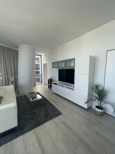 55 SW 9th St, Unit 4208 in Miami, FL - Building Photo - Building Photo