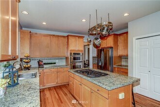 252 247th Pl NE in Sammamish, WA - Building Photo - Building Photo