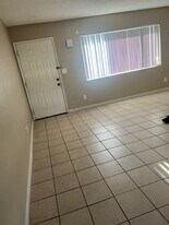 2501 Bishop Dr in Bakersfield, CA - Building Photo