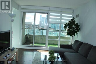 208 Enfield Pl in Mississauga, ON - Building Photo - Building Photo