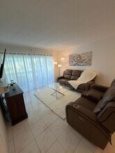 450 Paradise Isle Blvd, Unit 201 in Hallandale Beach, FL - Building Photo - Building Photo
