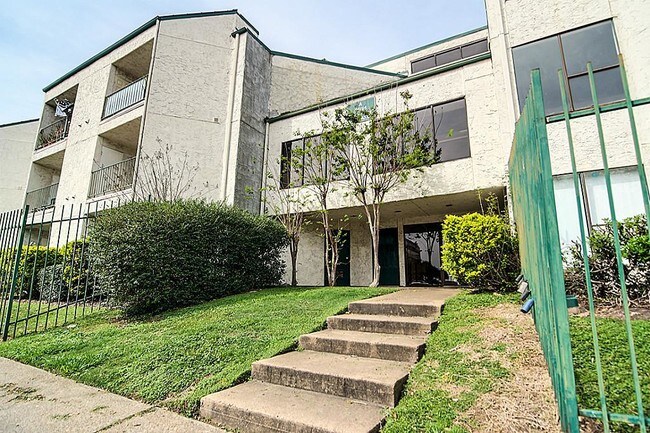 2818 S Bartell Dr in Houston, TX - Building Photo - Building Photo