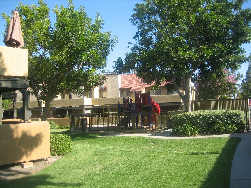 10151 Arrow Route in Rancho Cucamonga, CA - Building Photo