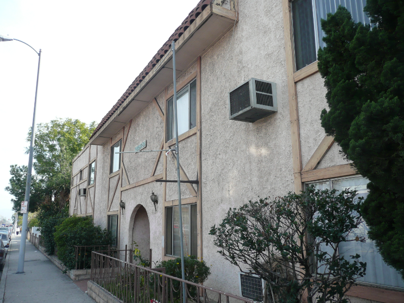 12826 Vanowen St in Los Angeles, CA - Building Photo