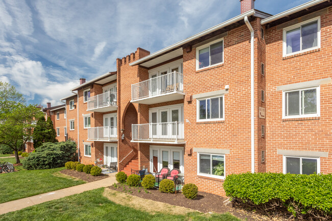 Fairfax Circle Villa Apartments photo'