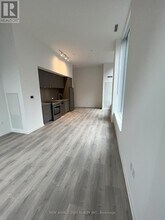 101-101 Roehampton Ave in Toronto, ON - Building Photo - Building Photo