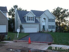 11 Slack Ct in Bridgewater, NJ - Building Photo
