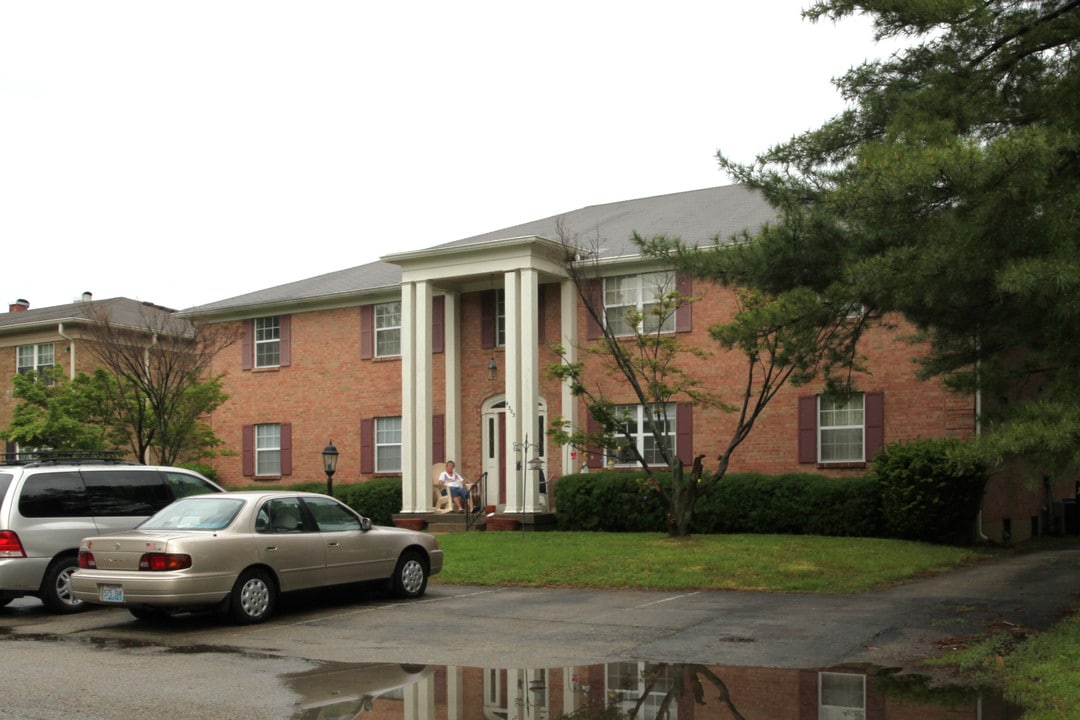 4303 S Church Way in Louisville, KY - Foto de edificio