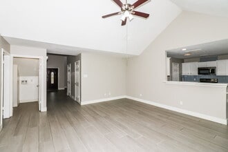 6026 Egypt Dr in Pasadena, TX - Foto de edificio - Building Photo