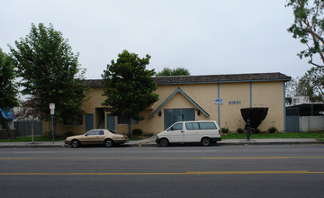 Roscoe Blvd Apartments in Canoga Park, CA - Building Photo - Building Photo