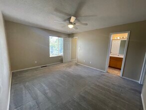 7243 Natalie Janae Ln NE in Albuquerque, NM - Foto de edificio - Building Photo