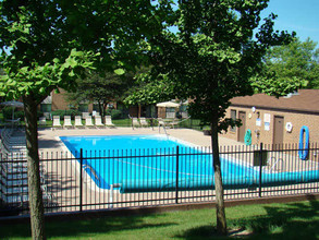 Deer Glen in Bloomingdale, IL - Foto de edificio - Building Photo