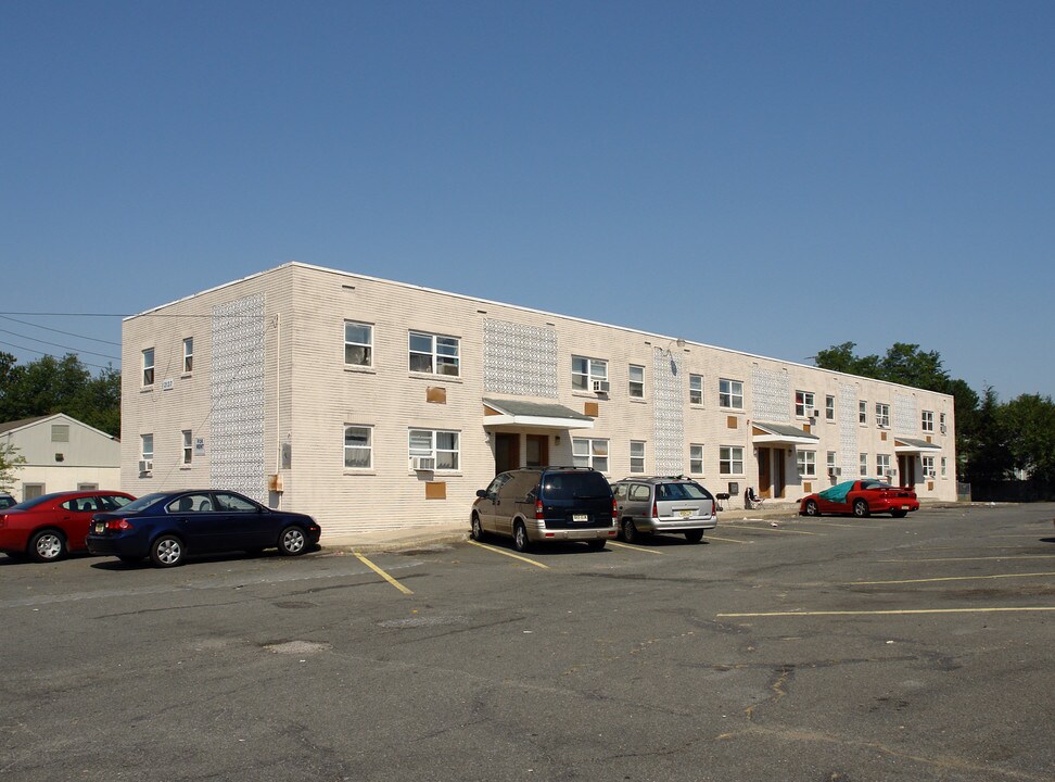 Oak Run Apartments in Lindenwold, NJ - Building Photo