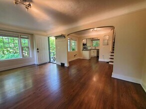 4736 SW Beaverton Hillsdale Hwy in Portland, OR - Building Photo - Building Photo