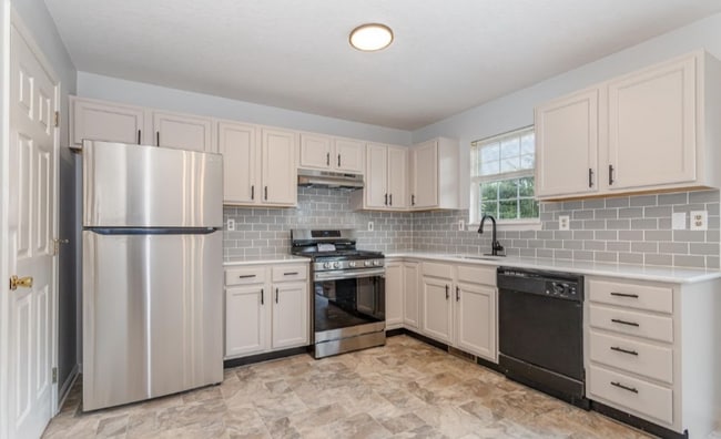 330 Charles Cir in Hallam, PA - Building Photo - Building Photo